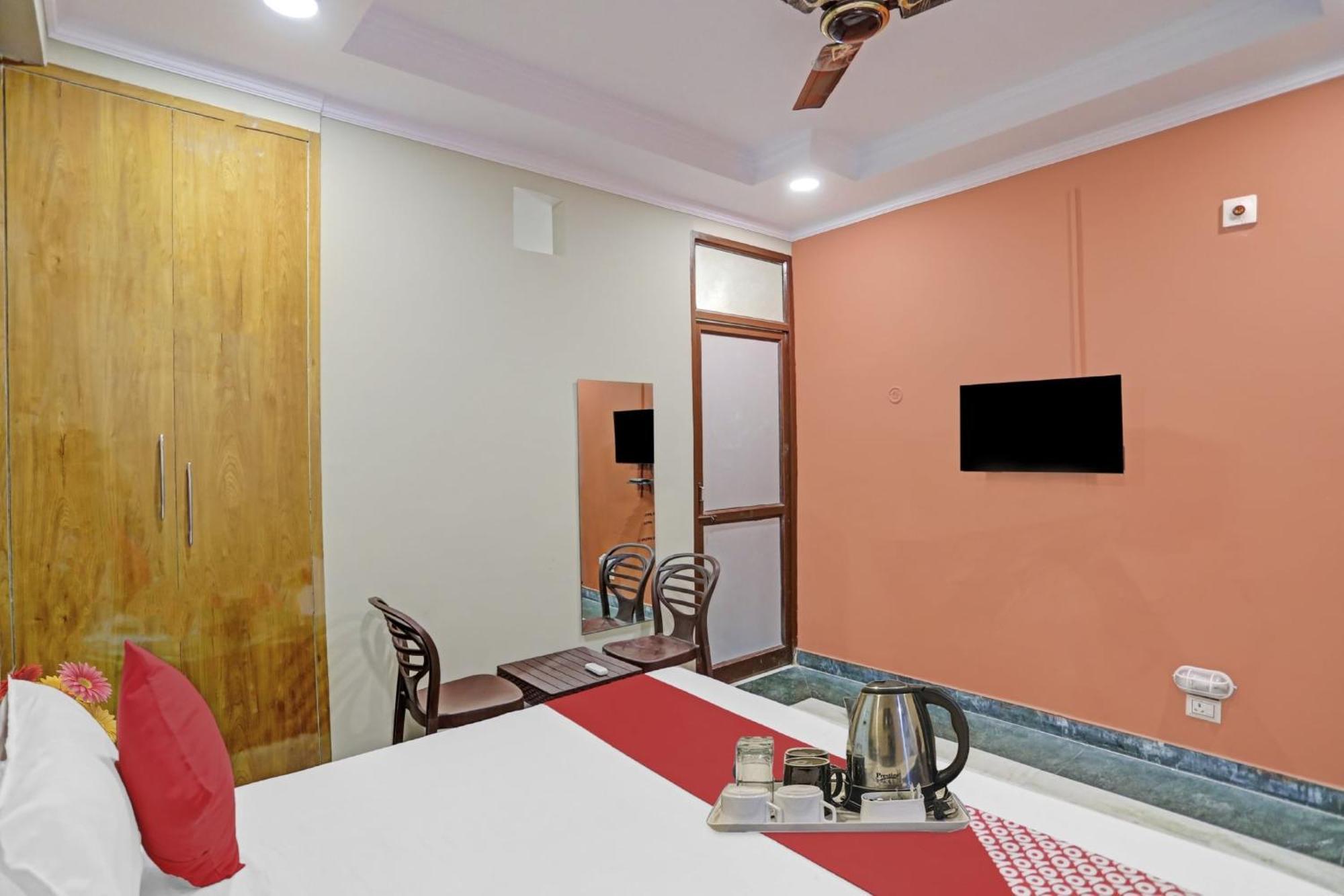 OYO 88010 Hotel Metro Inn Kālkāji Devi Buitenkant foto